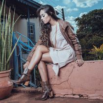 Bota Country Feminina De Cano Curto Em Couro Pinhão