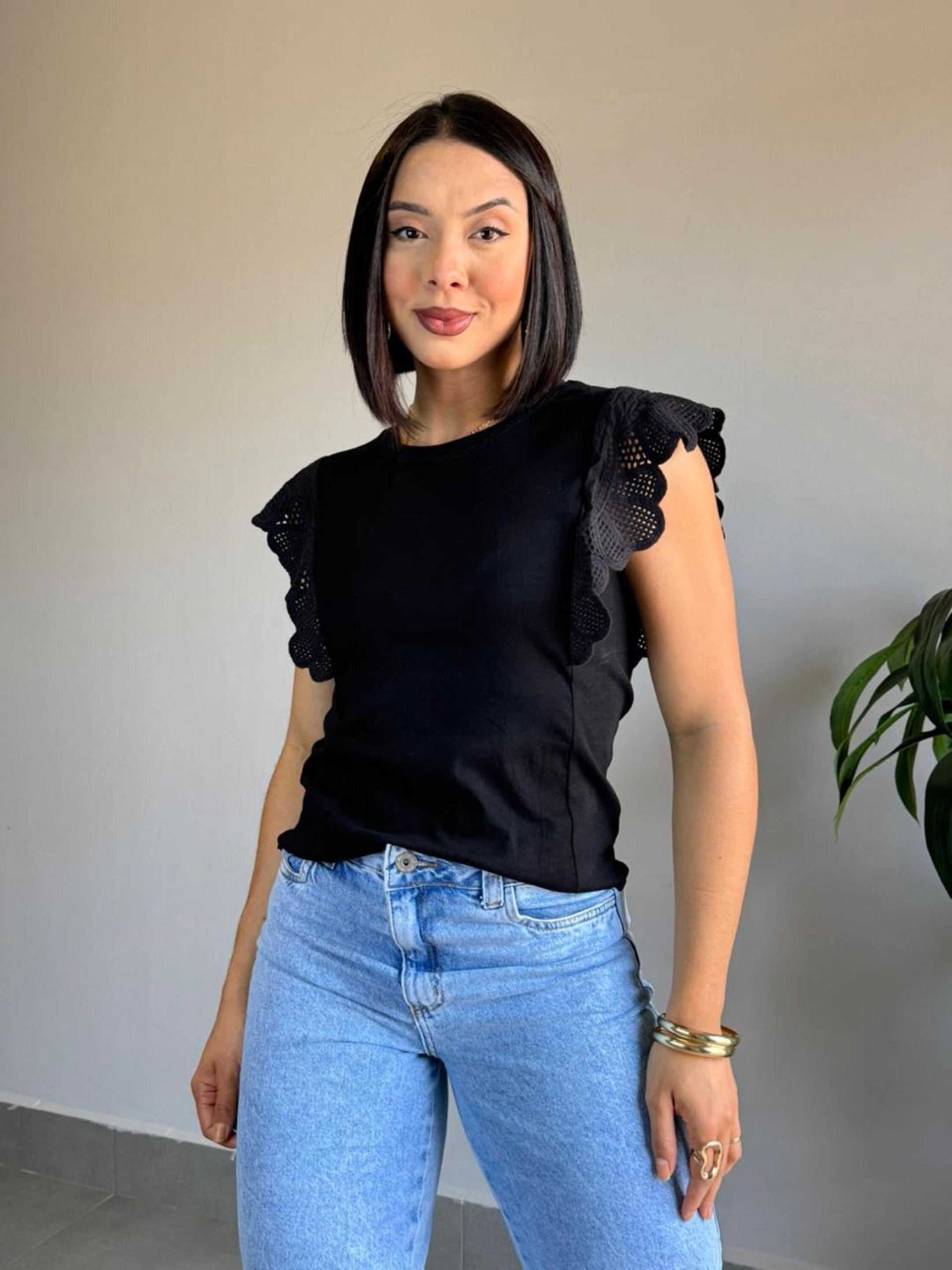 T-SHIRT RENDA PRETO - MMUNIZ 