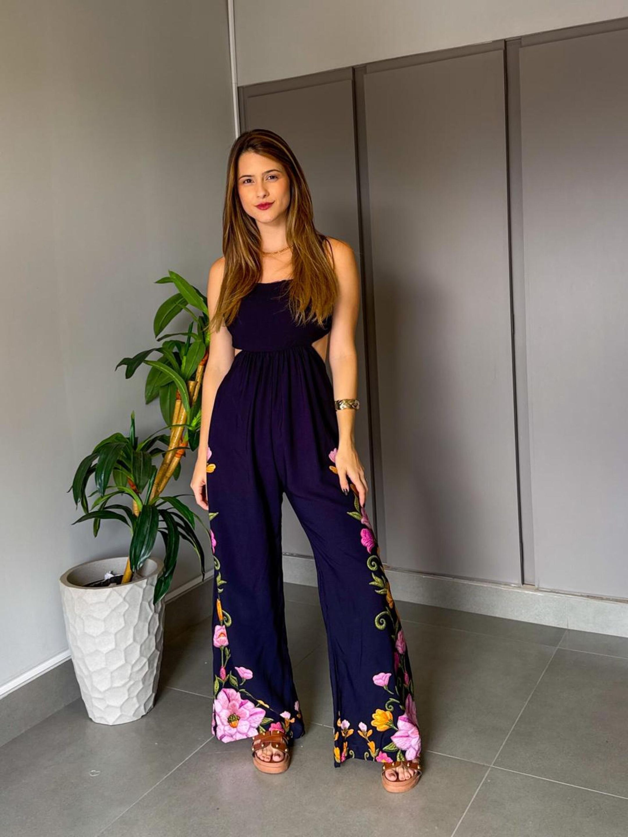 MACACÃO FLORAL PRETO - MMUNIZ 