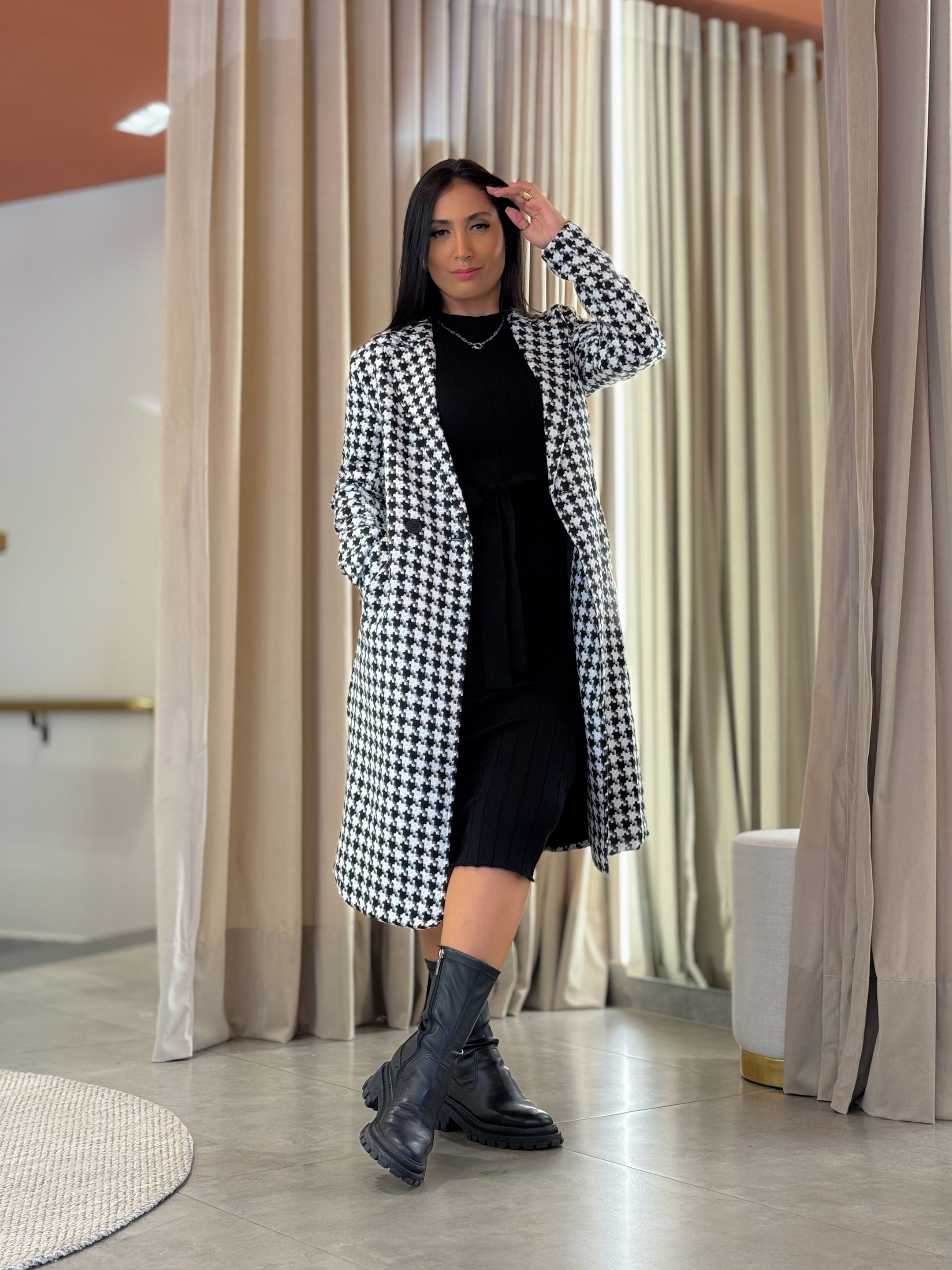 Sobretudo Irlanda Tweed Preto E Branco - Por Katia Vilar Moda Clássica 