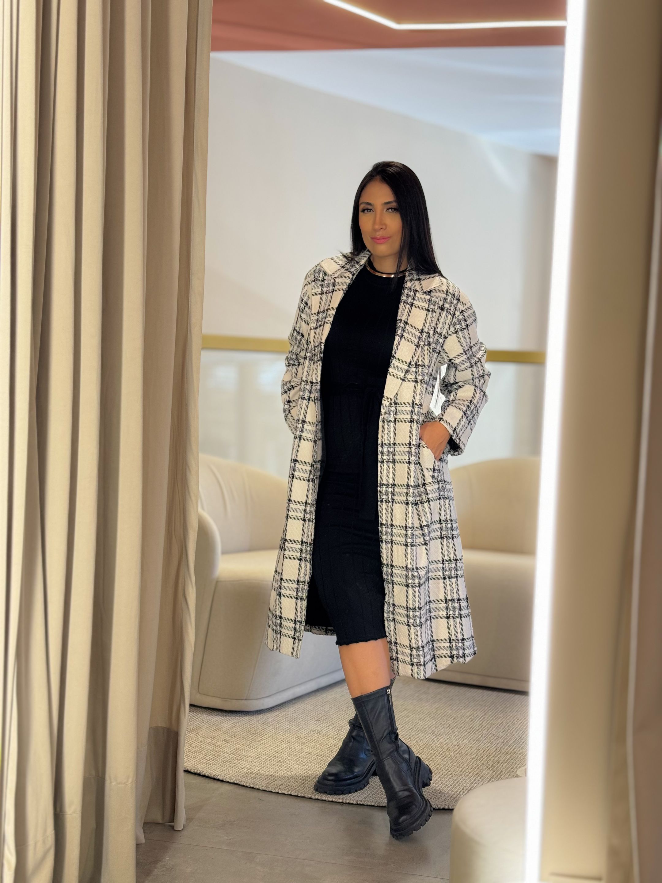 Sobretudo Alemanha Off White E Preto - Por Katia Vilar Moda Clássica 