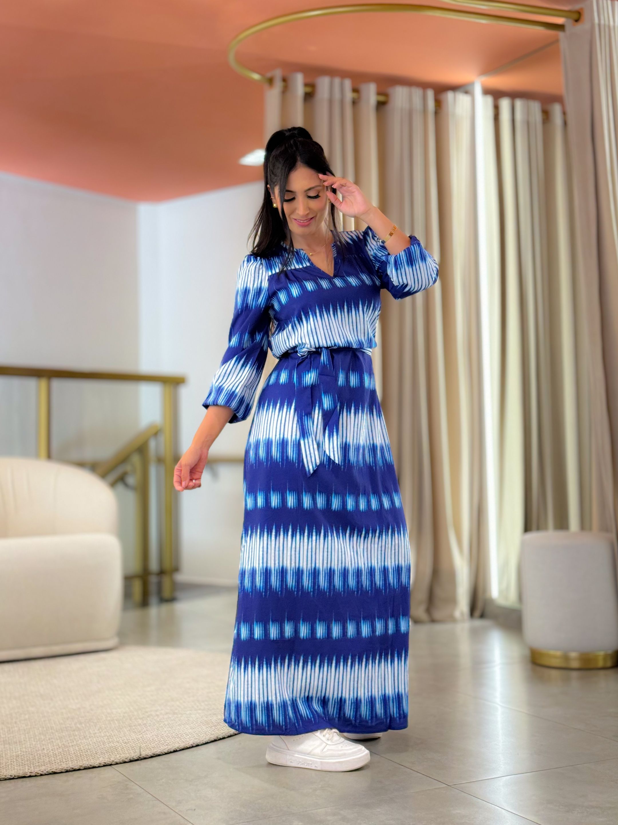 Vestido Longo Manga Longa Azul e Branco 