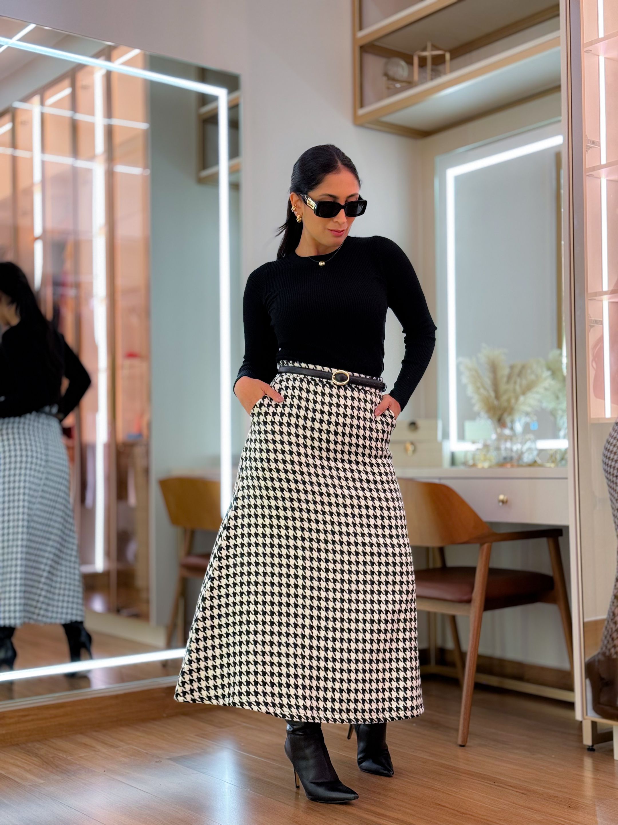 Saia Cleo Tweed Preto E Branco - Por Katia Vilar Moda Clássica 