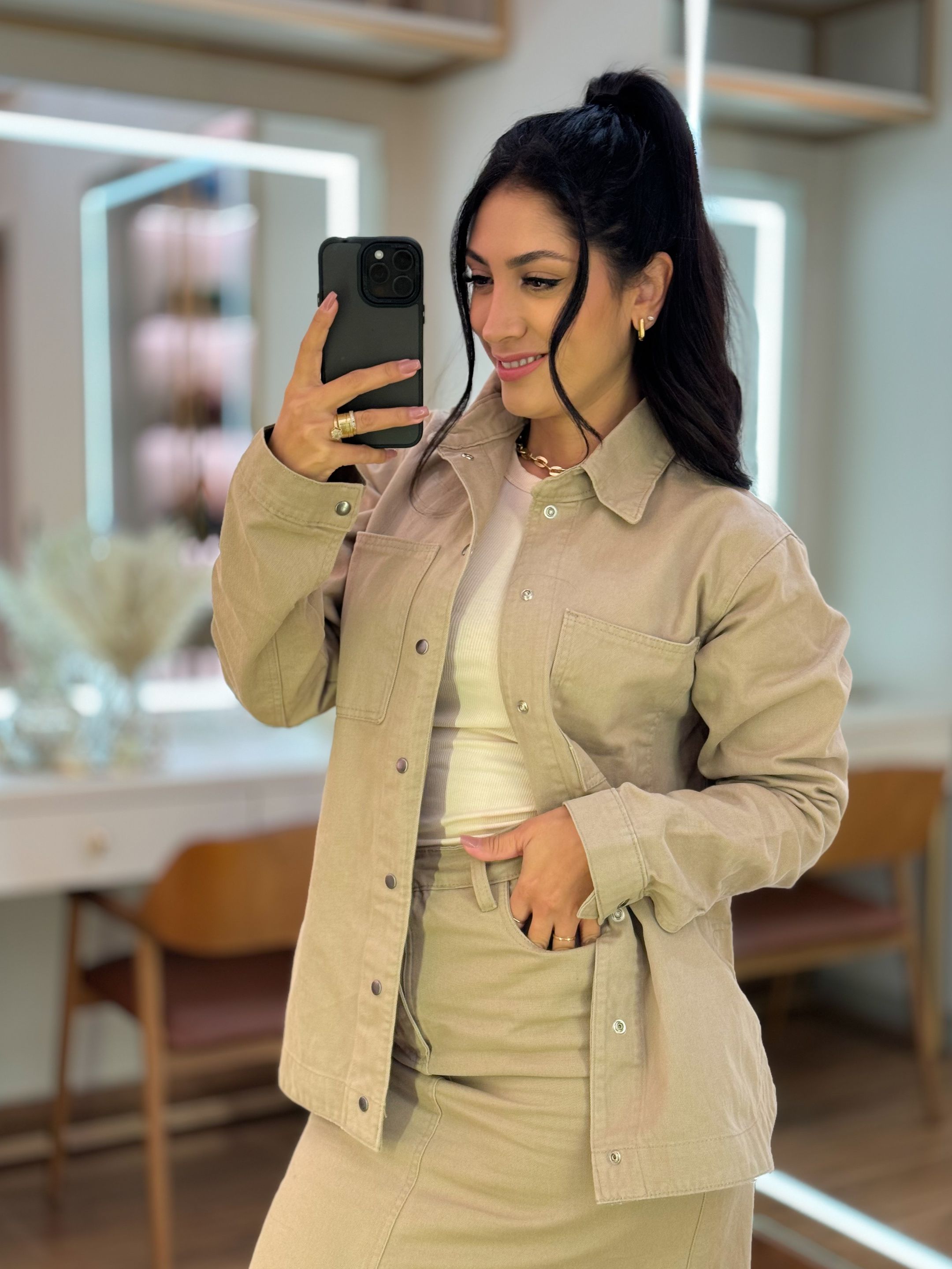 Camisa Renata Jeans Caqui - Por Katia Vilar Moda Clássica 
