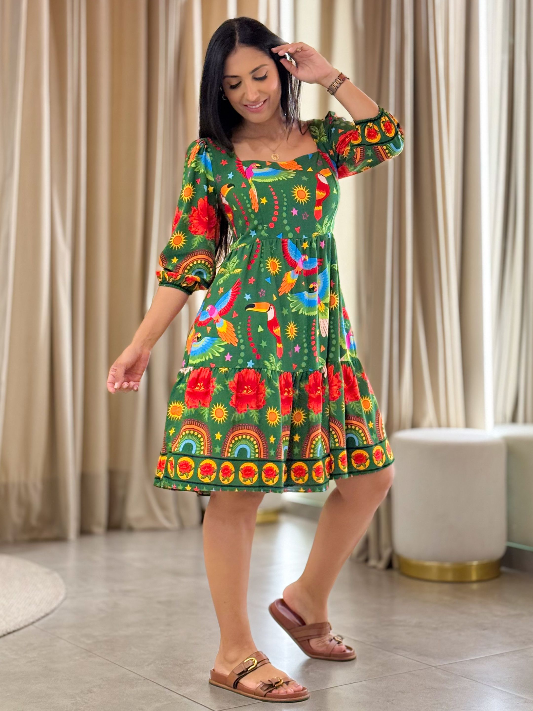 Vestido Marina Estampado Arara Verde E Vermelho