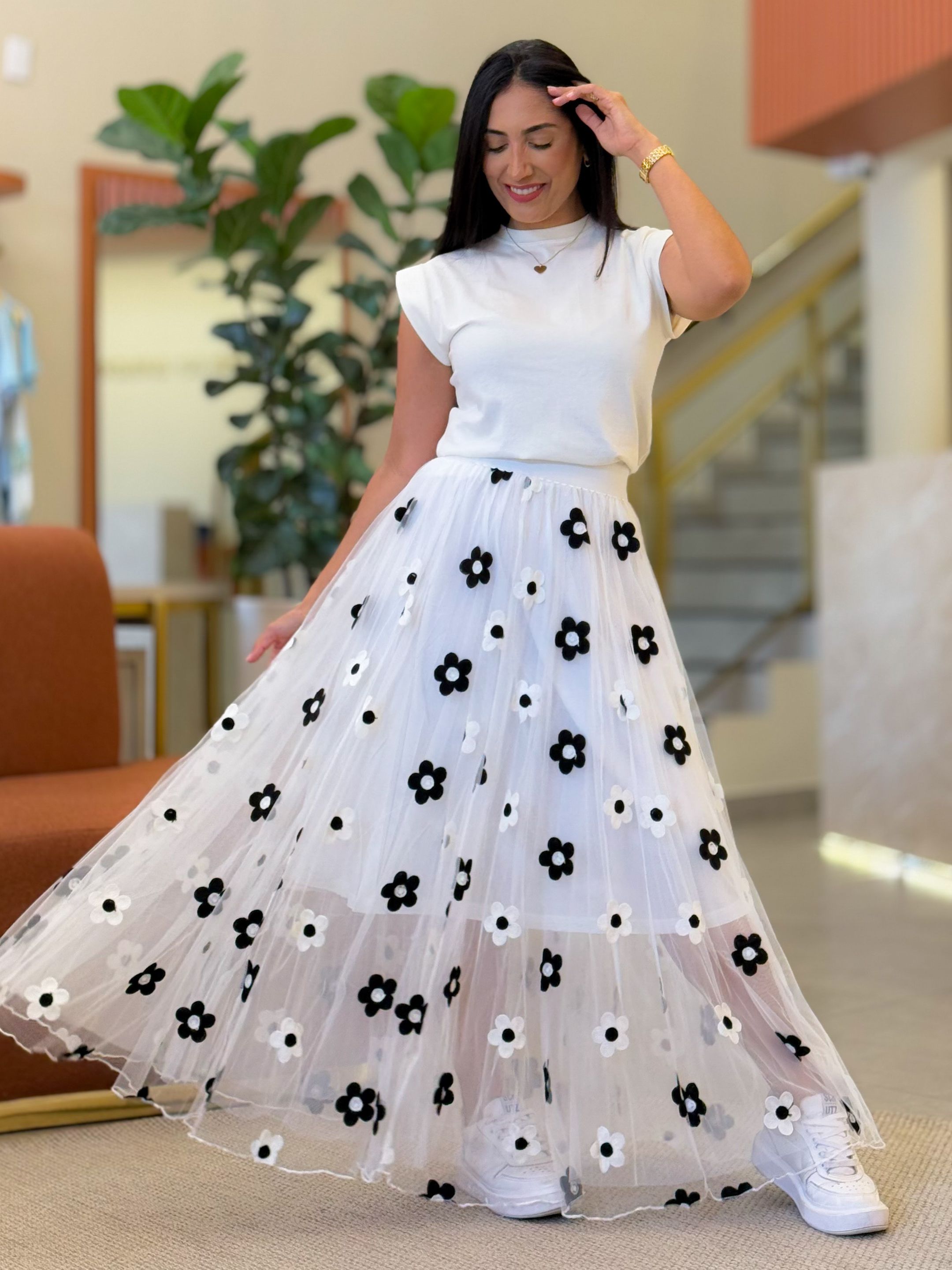Saia Jasmim Branco E Preto - Por Katia Vilar Moda Clássica 