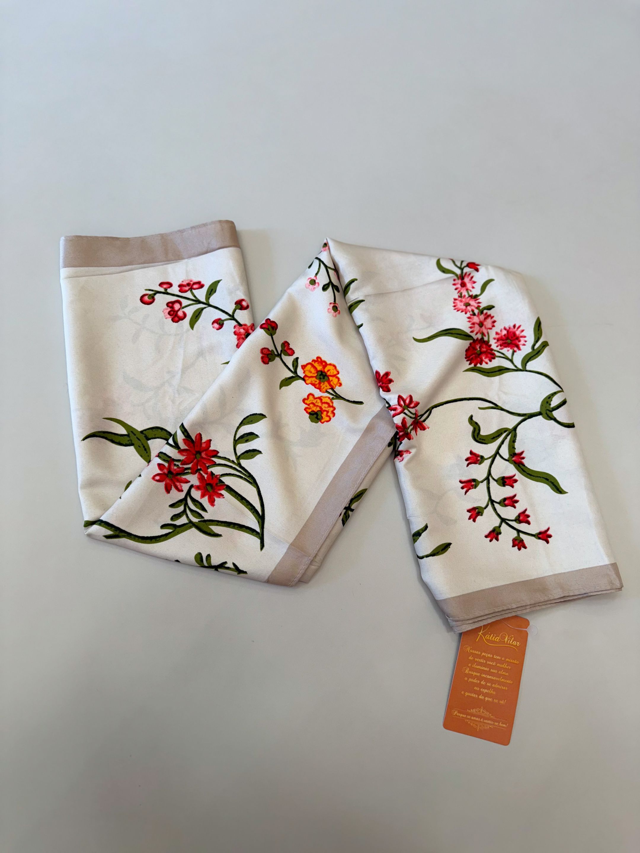 Lenço Seda Creme - Por Katia Vilar Moda Clássica 