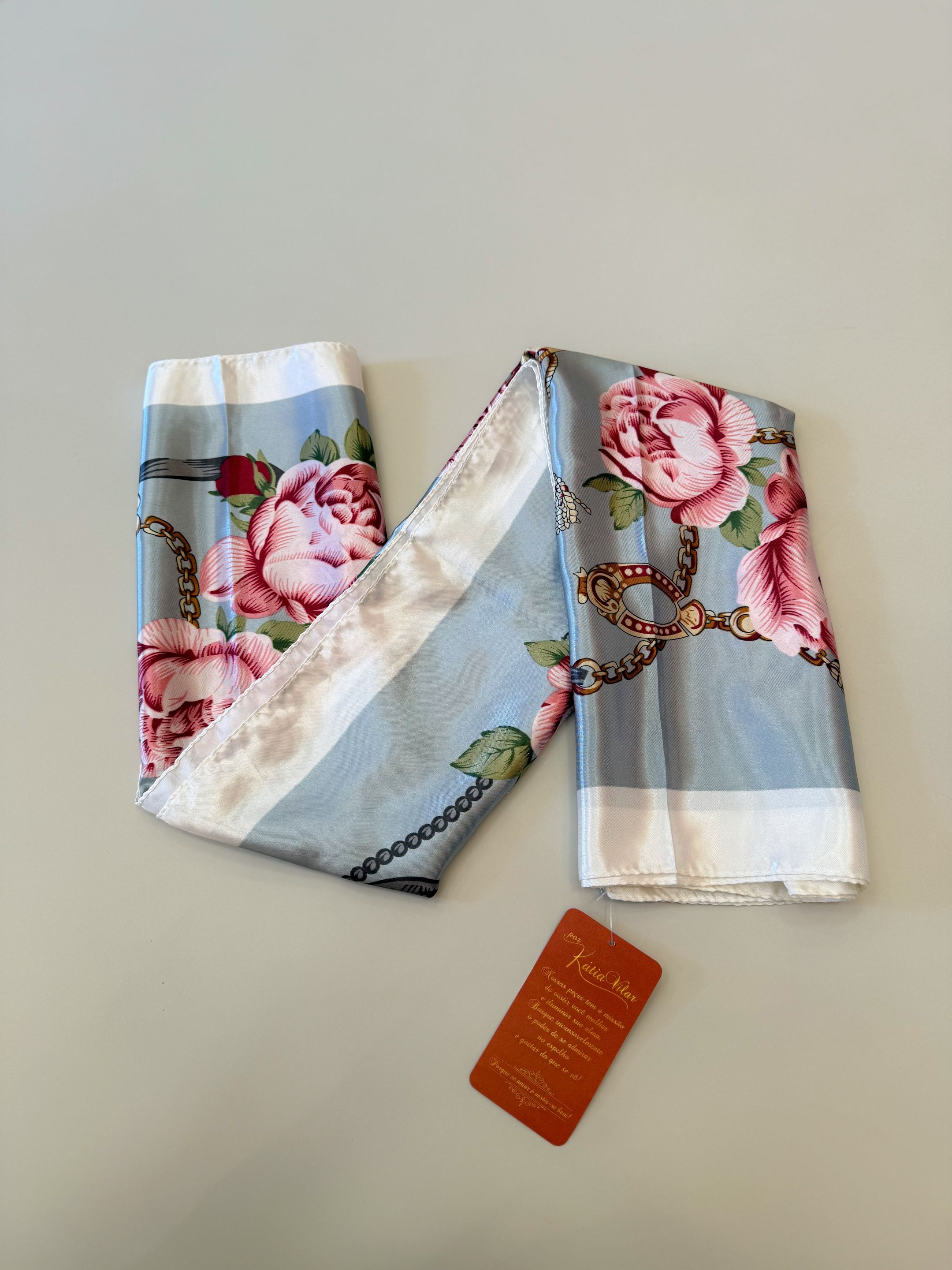 Lenço Cetim Cinza E Branco - Por Katia Vilar Moda Clássica 