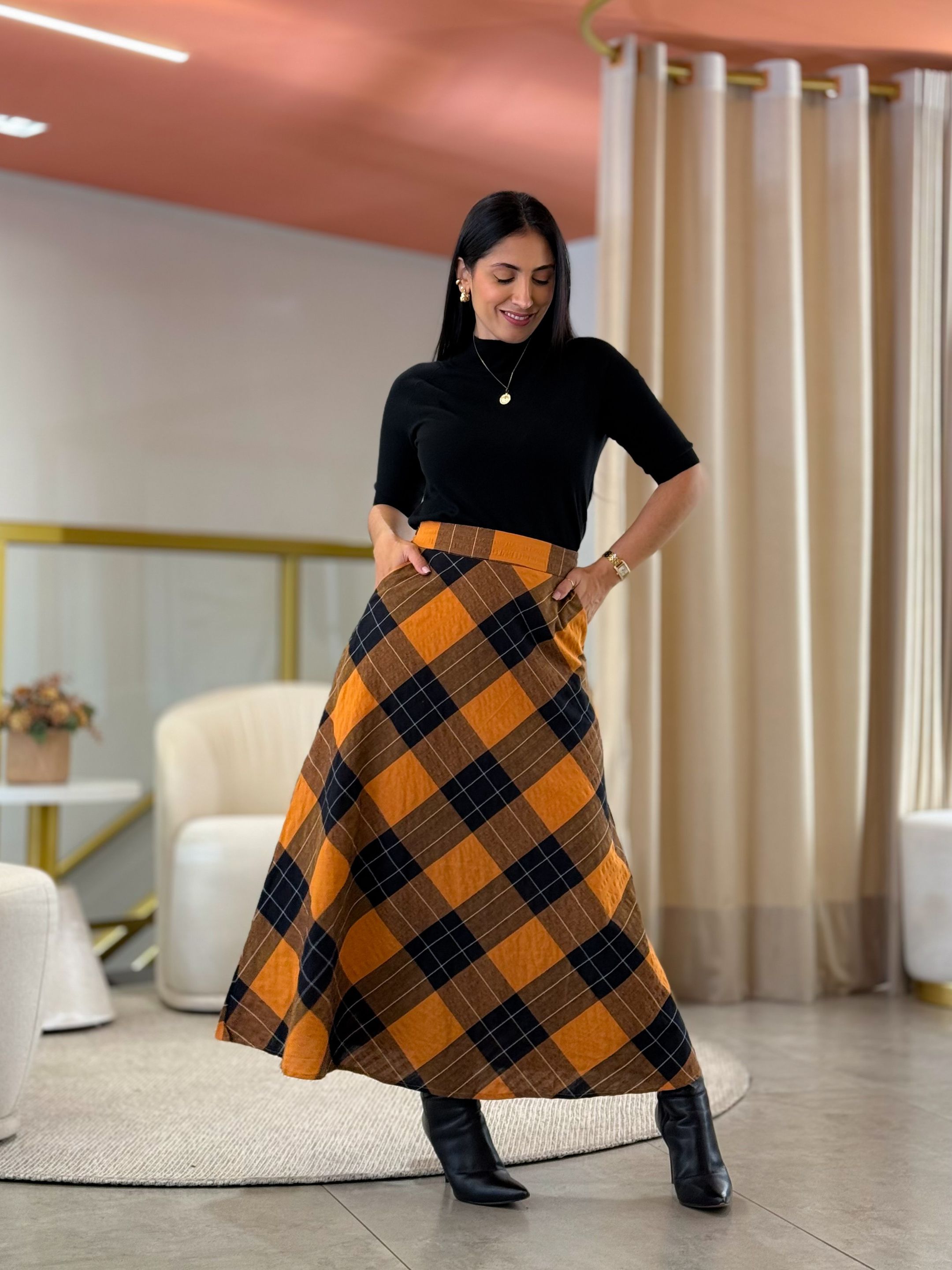 Saia Julia Laranja E Preto - Por Katia Vilar Moda Clássica 