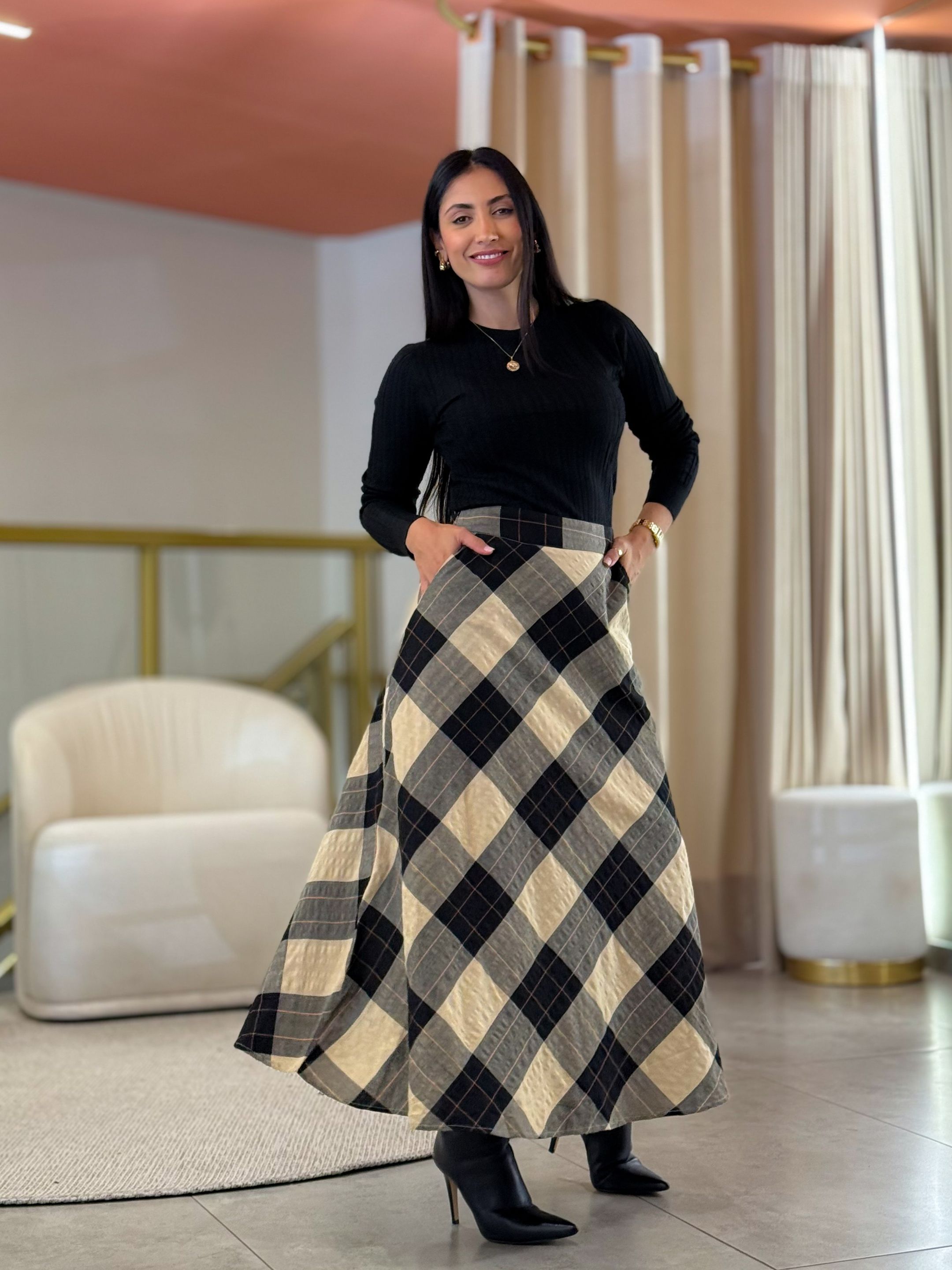 Saia Julia Preto E Nude - Por Katia Vilar Moda Clássica 