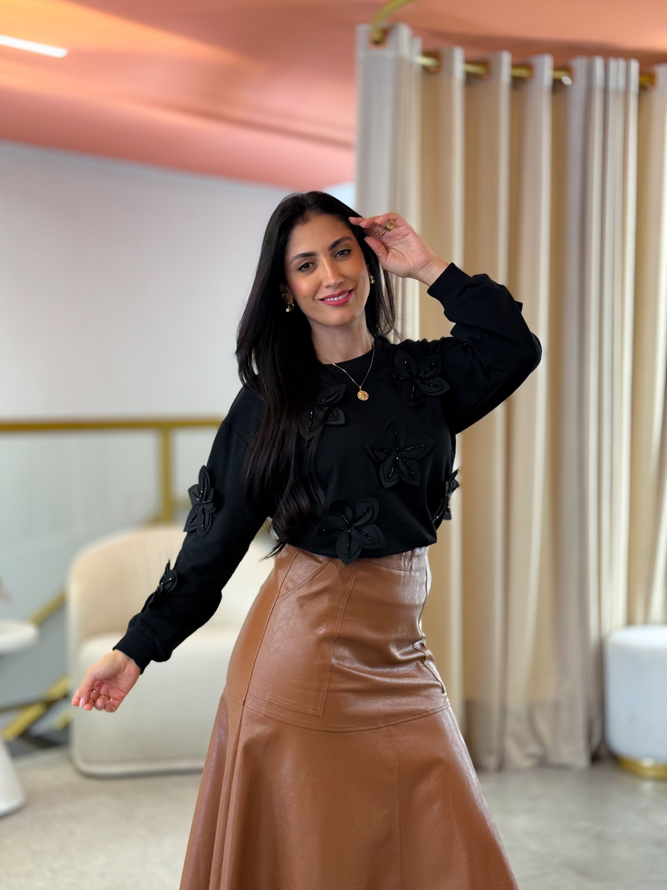 Moletom Livia Preto - Por Katia Vilar Moda Clássica 