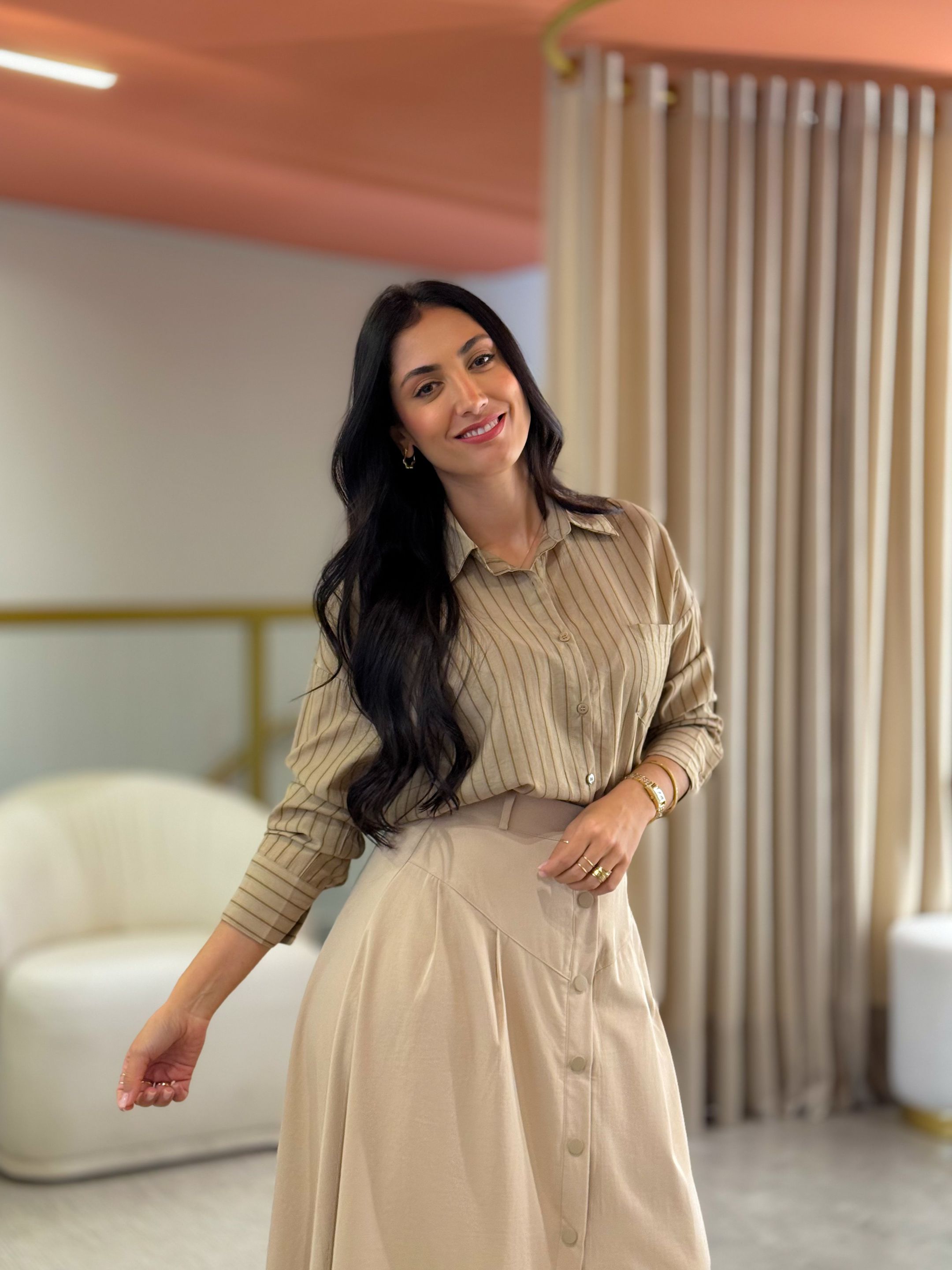 Camisa Cleo Caramelo E Marrom - Por Katia Vilar Moda Clássica 