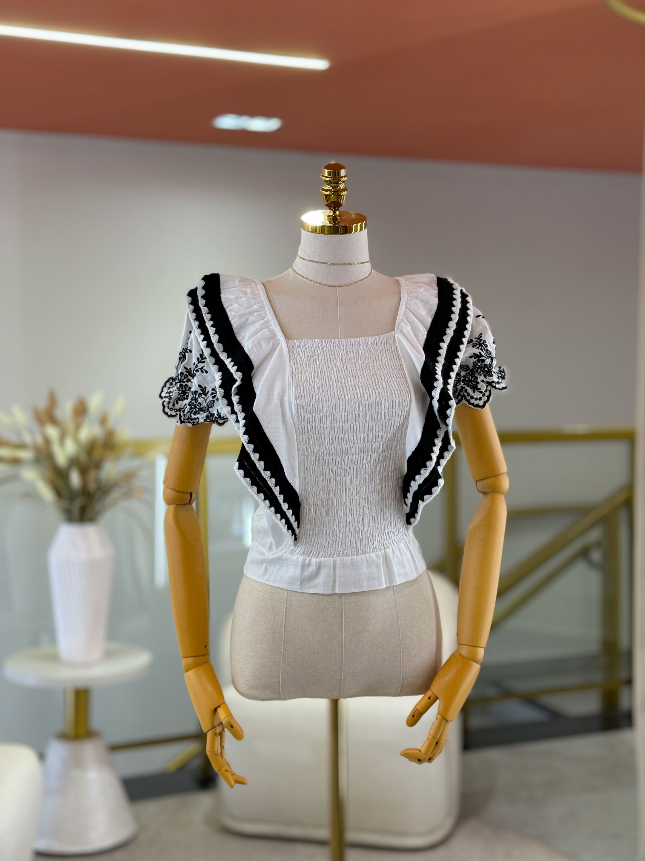 Blusa Barbara Branco E Preto - Por Katia Vilar Moda Clássica 