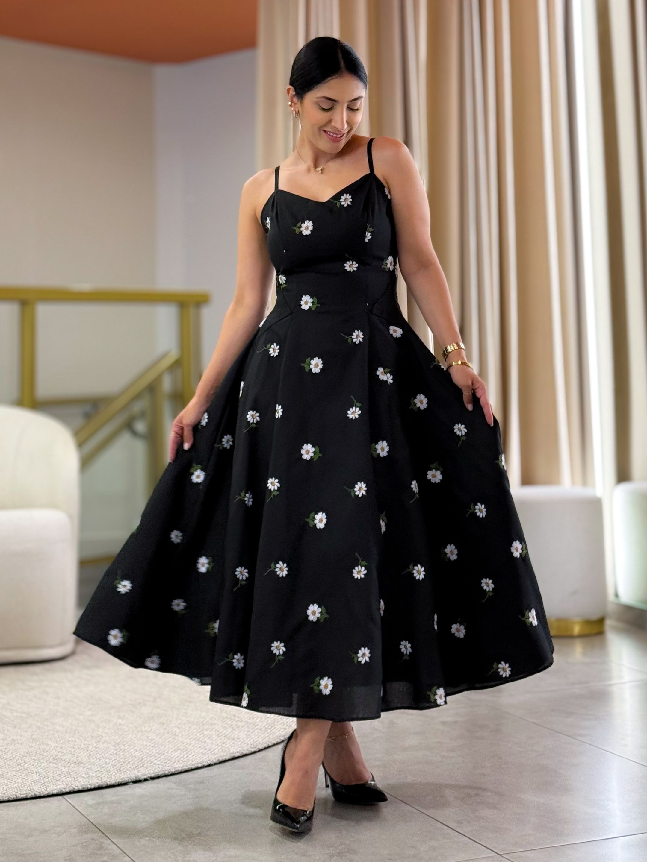 Vestido Lara Preto Floral - Por Katia Vilar Moda Clássica 