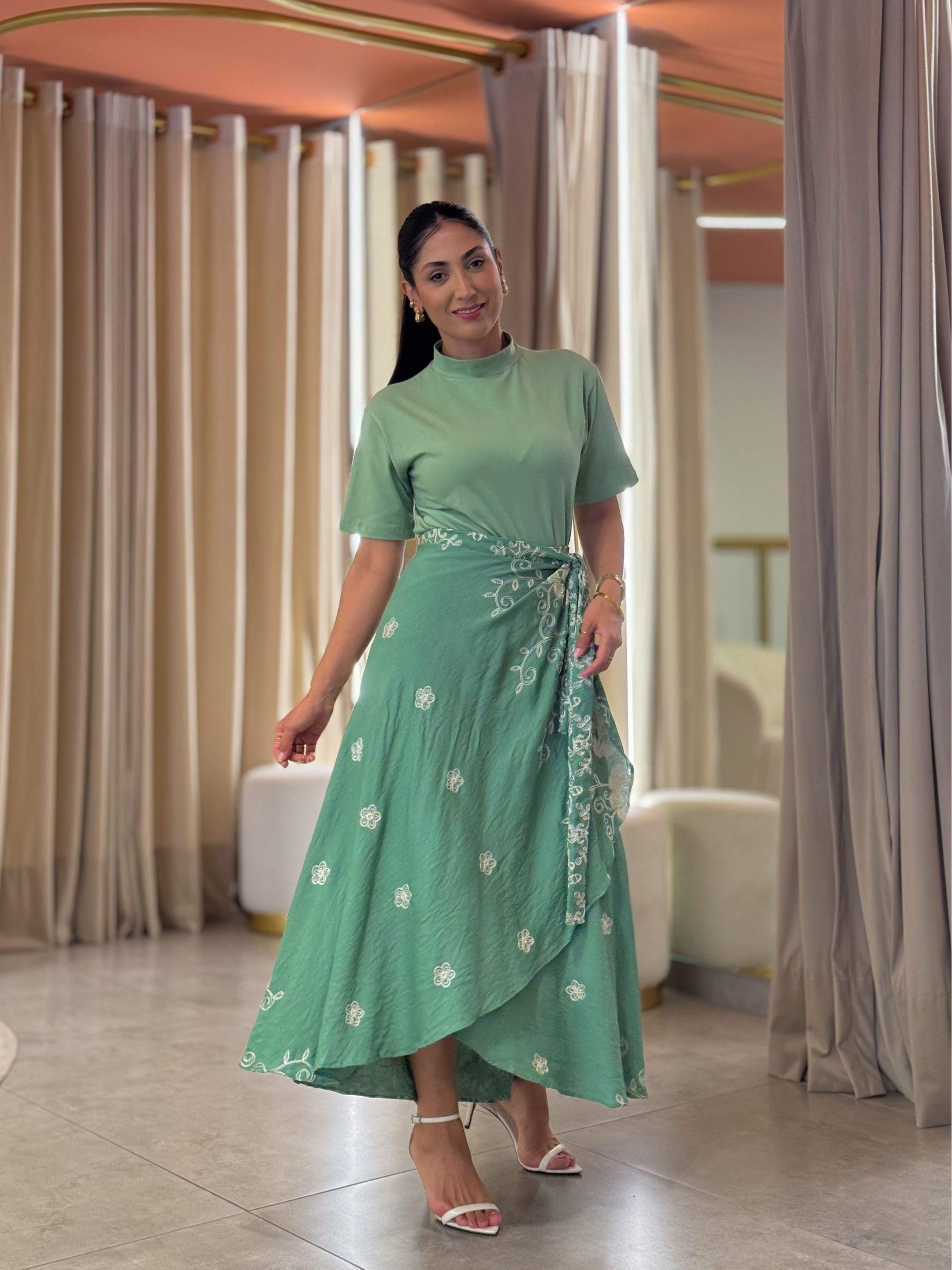 Saia Cristal Verde Menta - Por Katia Vilar Moda Clássica 