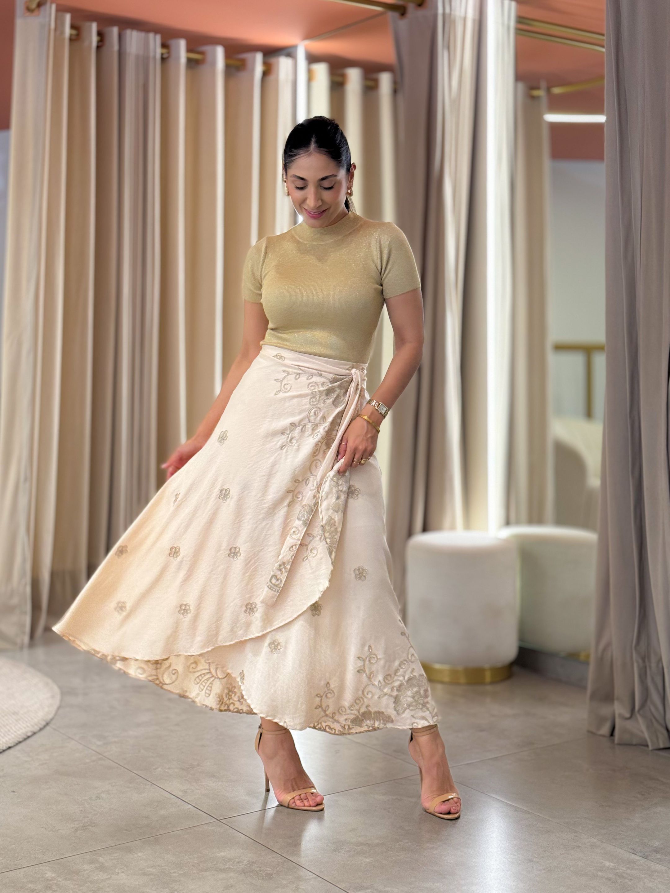 Saia Cristal Creme - Por Katia Vilar Moda Clássica 