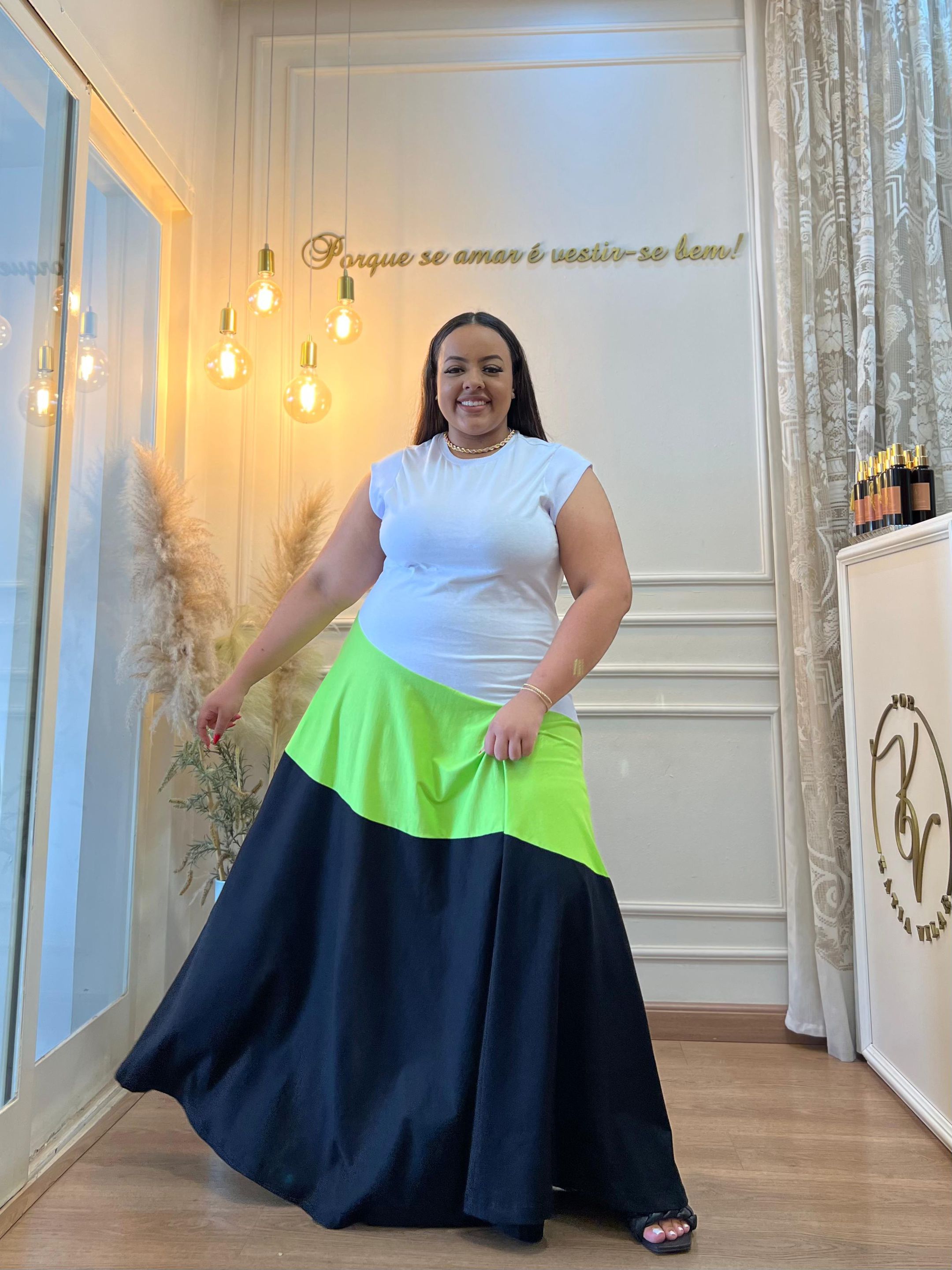 Vestido Lola Tricolor Off White e Verde Lima Plus ... - Por Katia Vilar Moda Clássica 