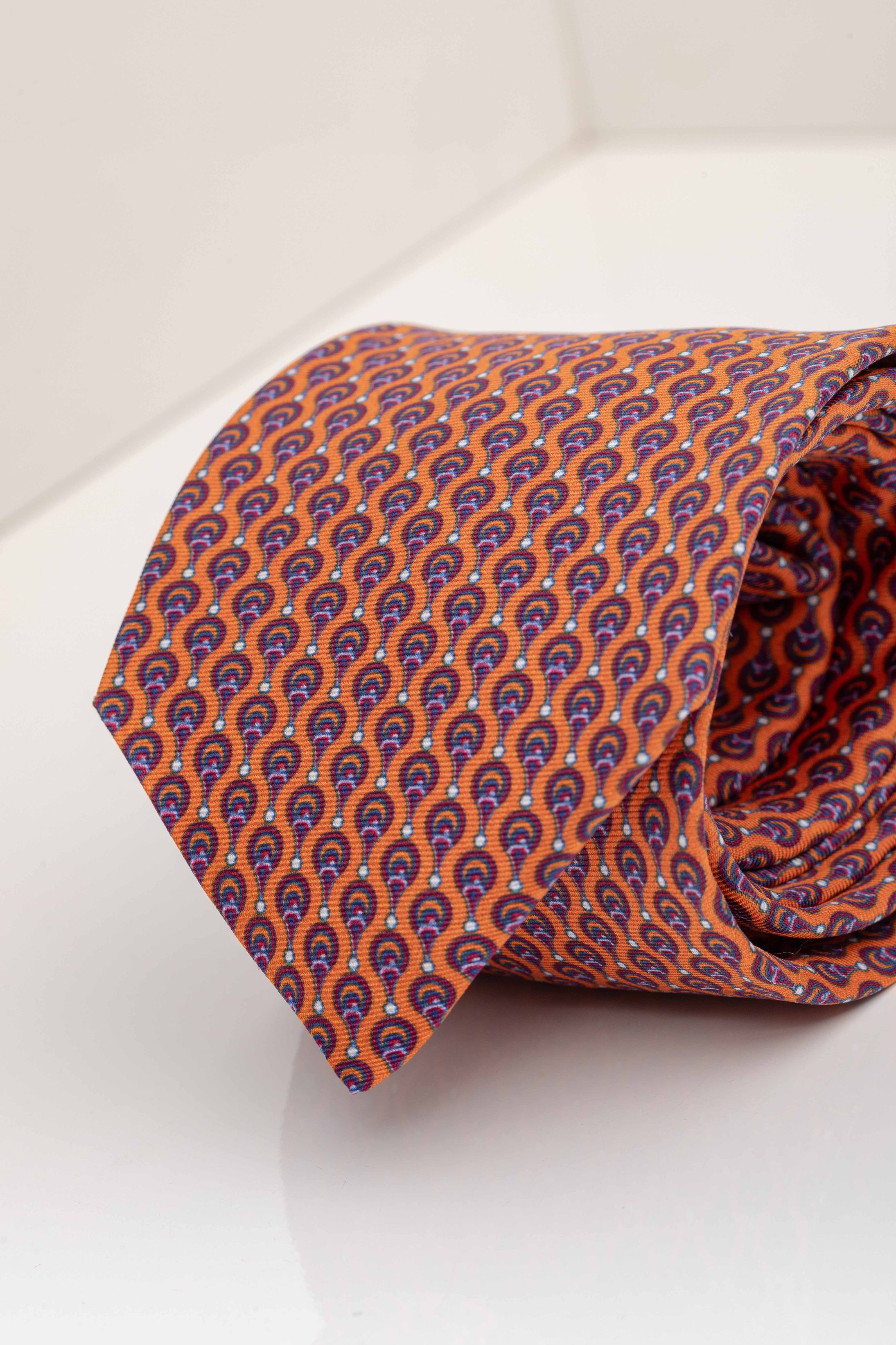 Gravata Seda Italiana Laranja Micro desenho vermelho