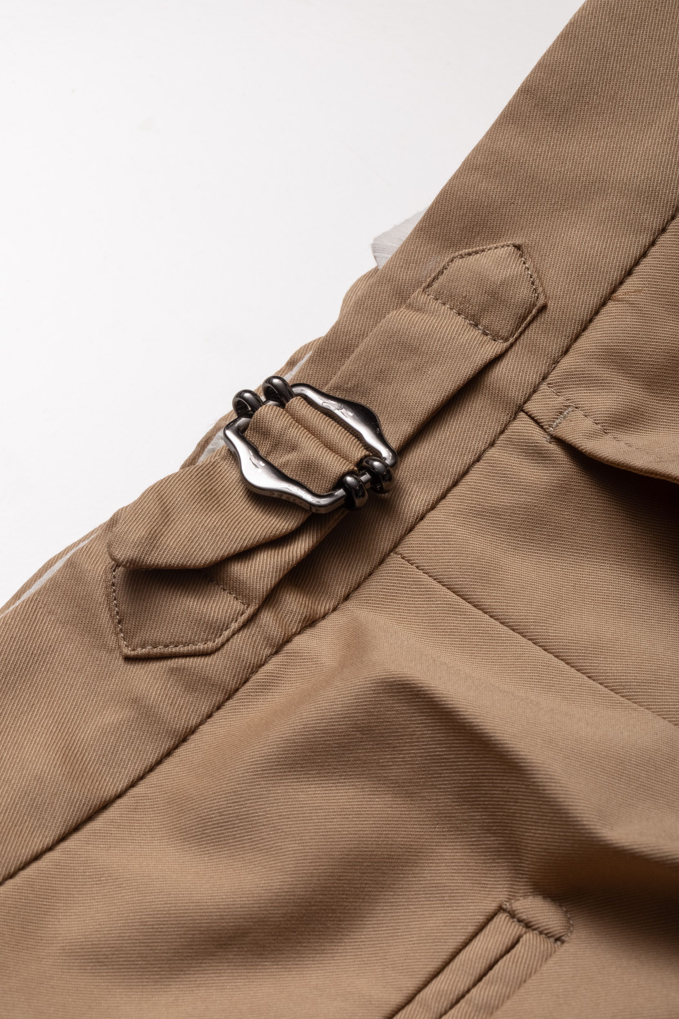 Calça sport com fivela Areia - Diodato Alfaiataria