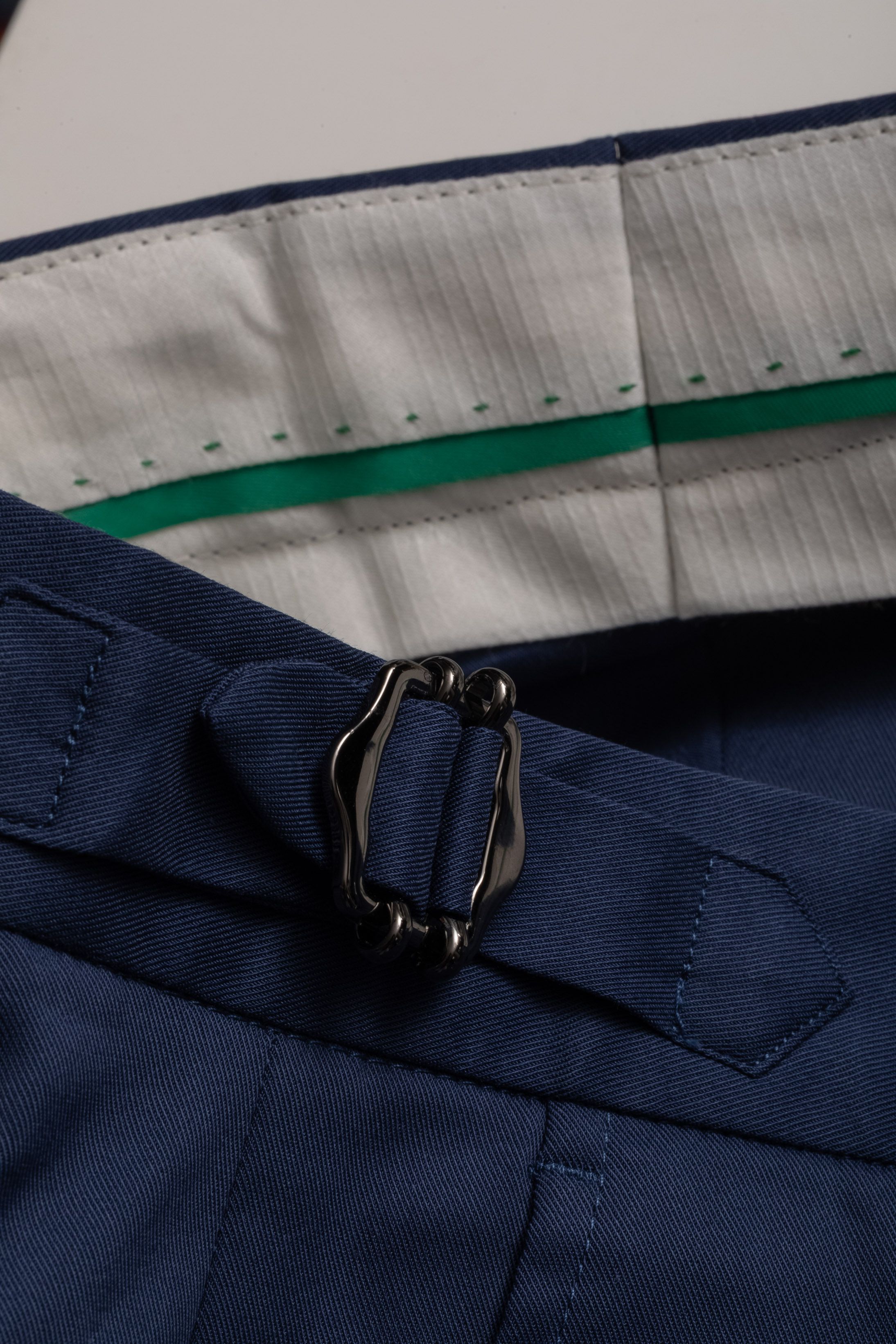 Calça sport com fivela Azul