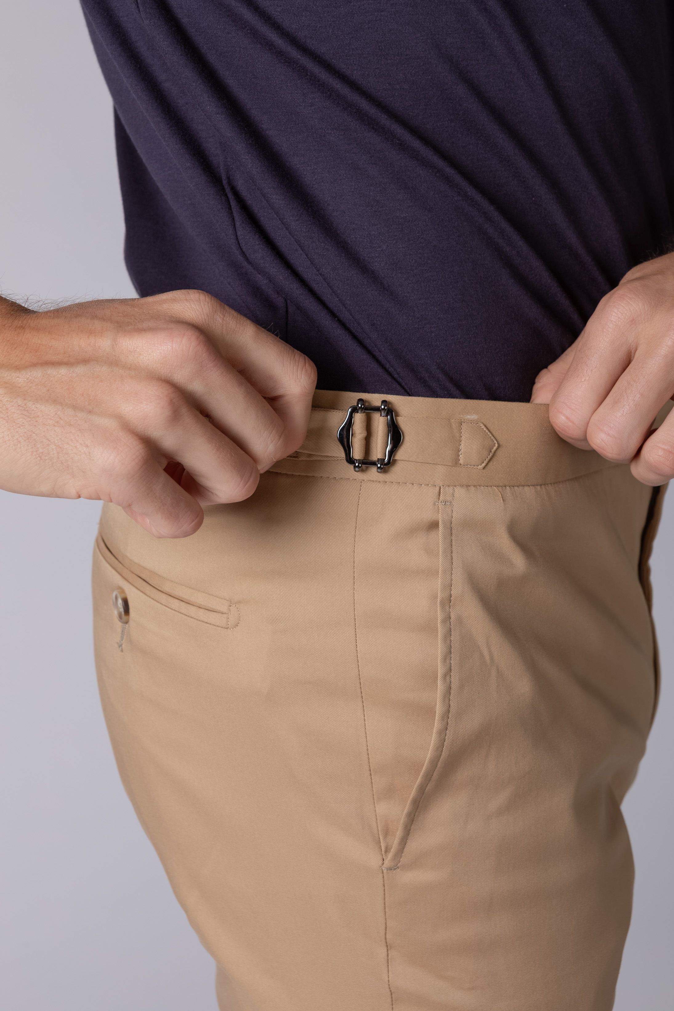 Calça sport com fivela Areia
