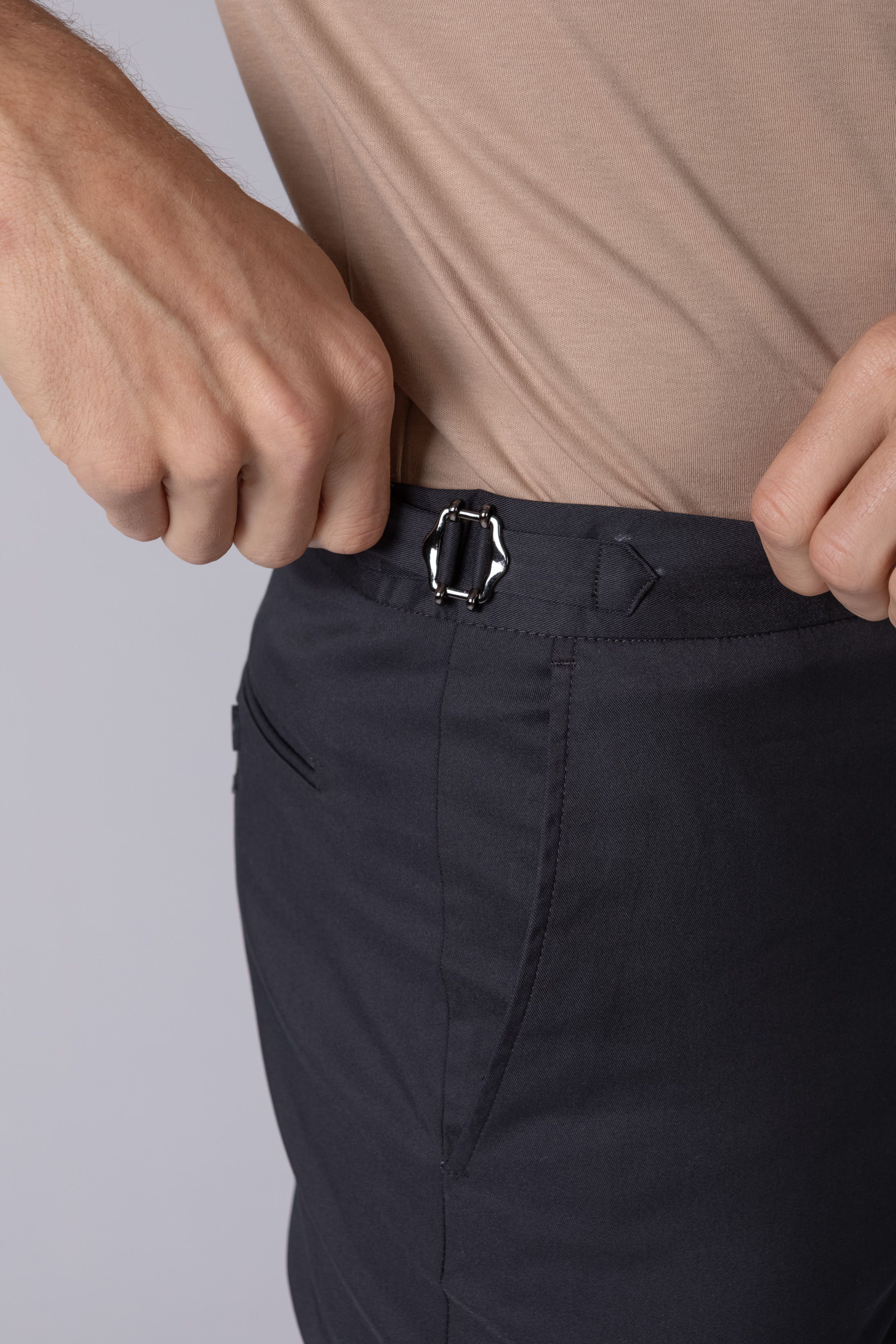 Calça sport com fivela Marinho noite