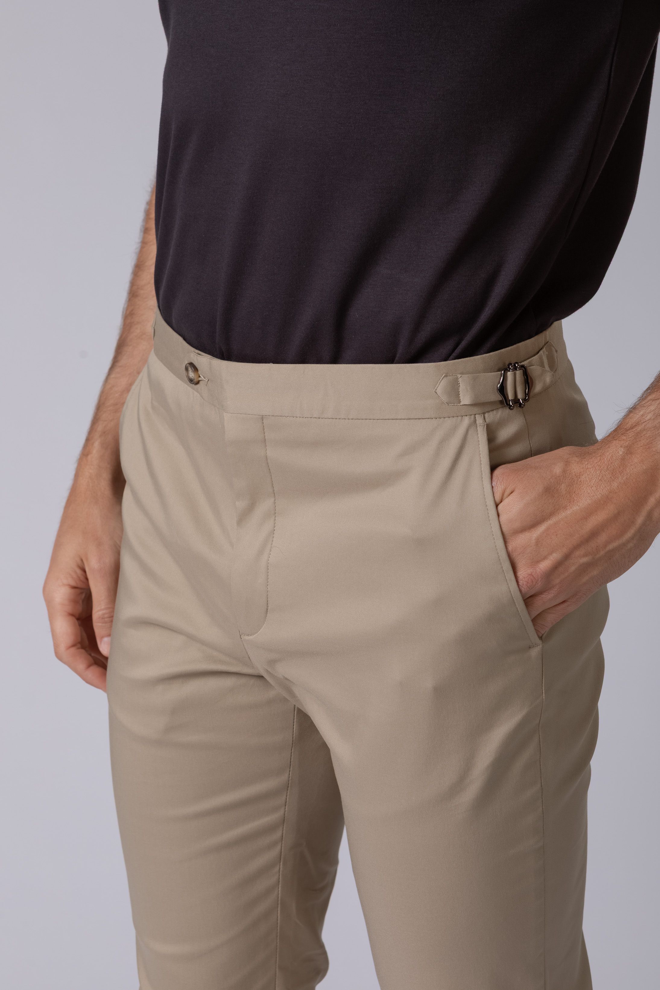 Calça sport com fivela Caqui