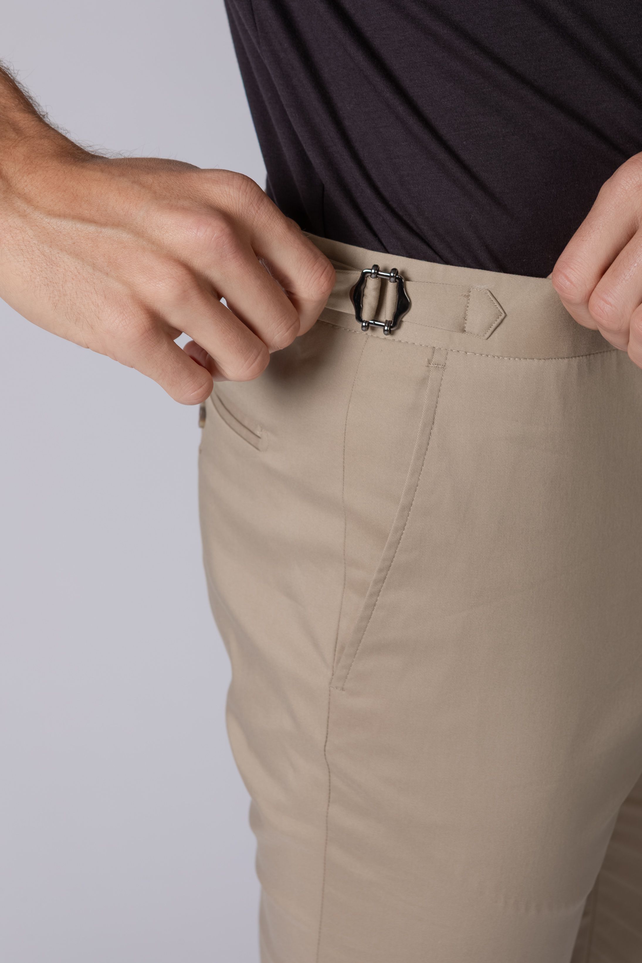 Calça sport com fivela Caqui