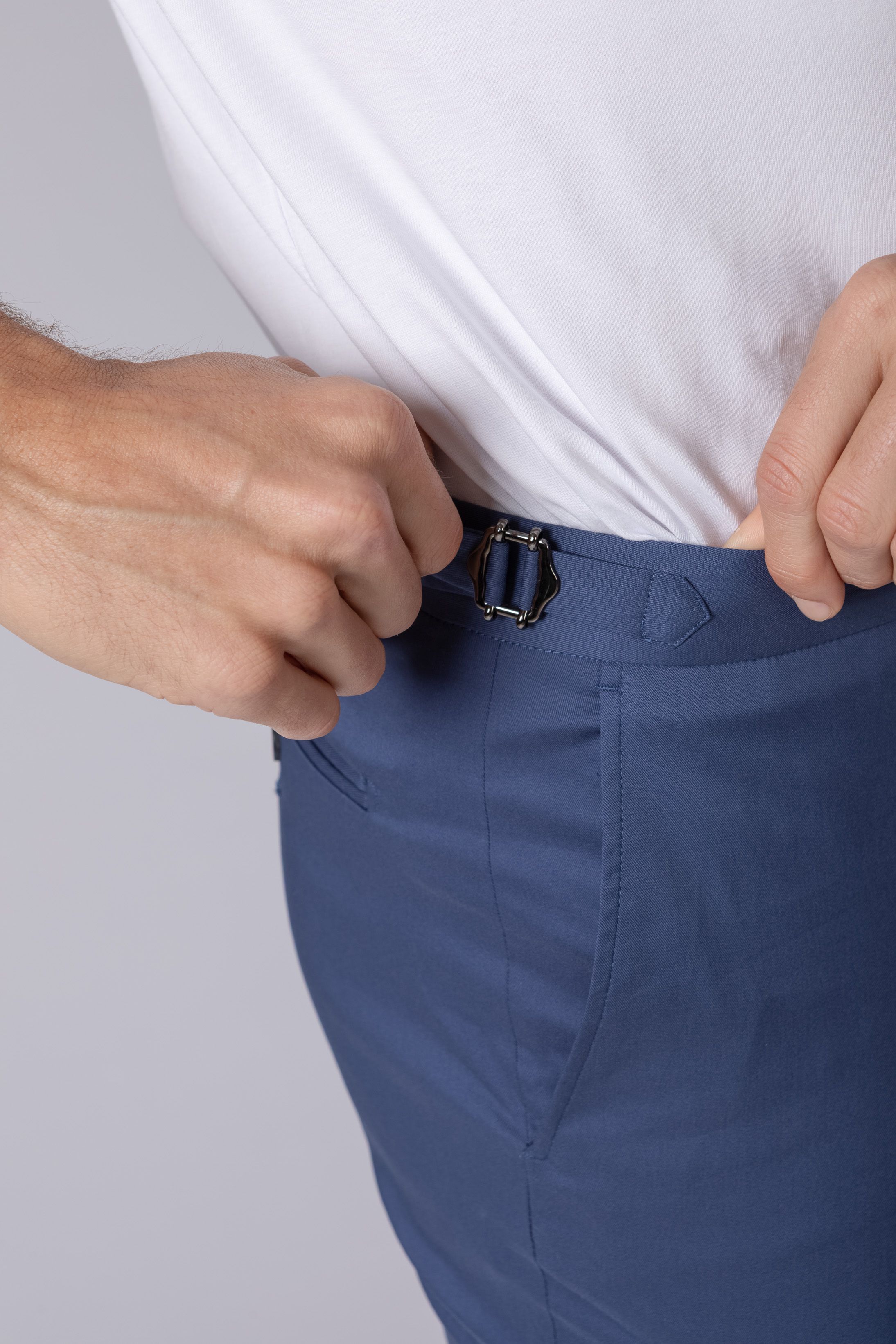 Calça sport com fivela Azul