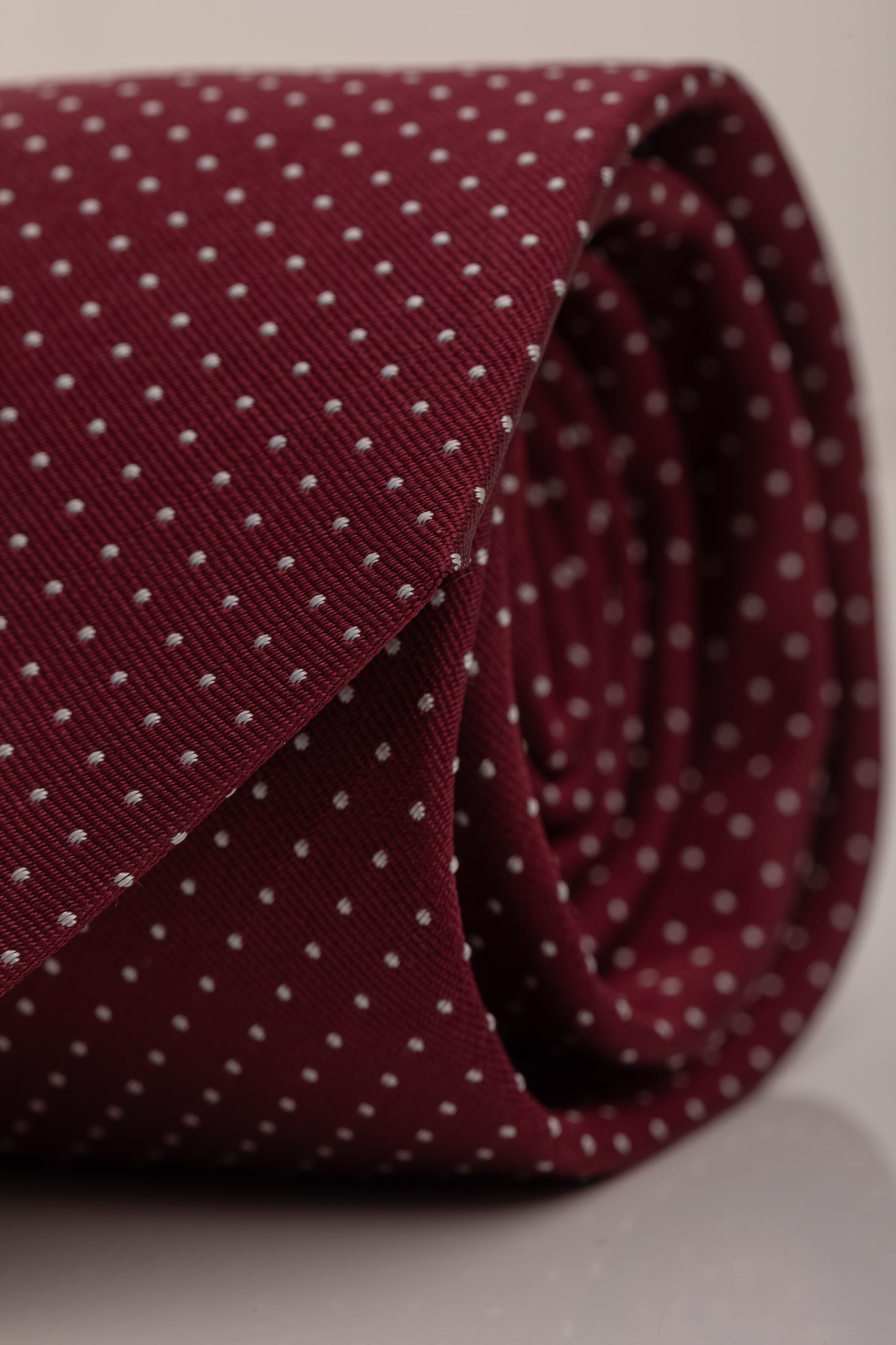 Gravata Seda Italiana Jacquard Vermelho com branco 
