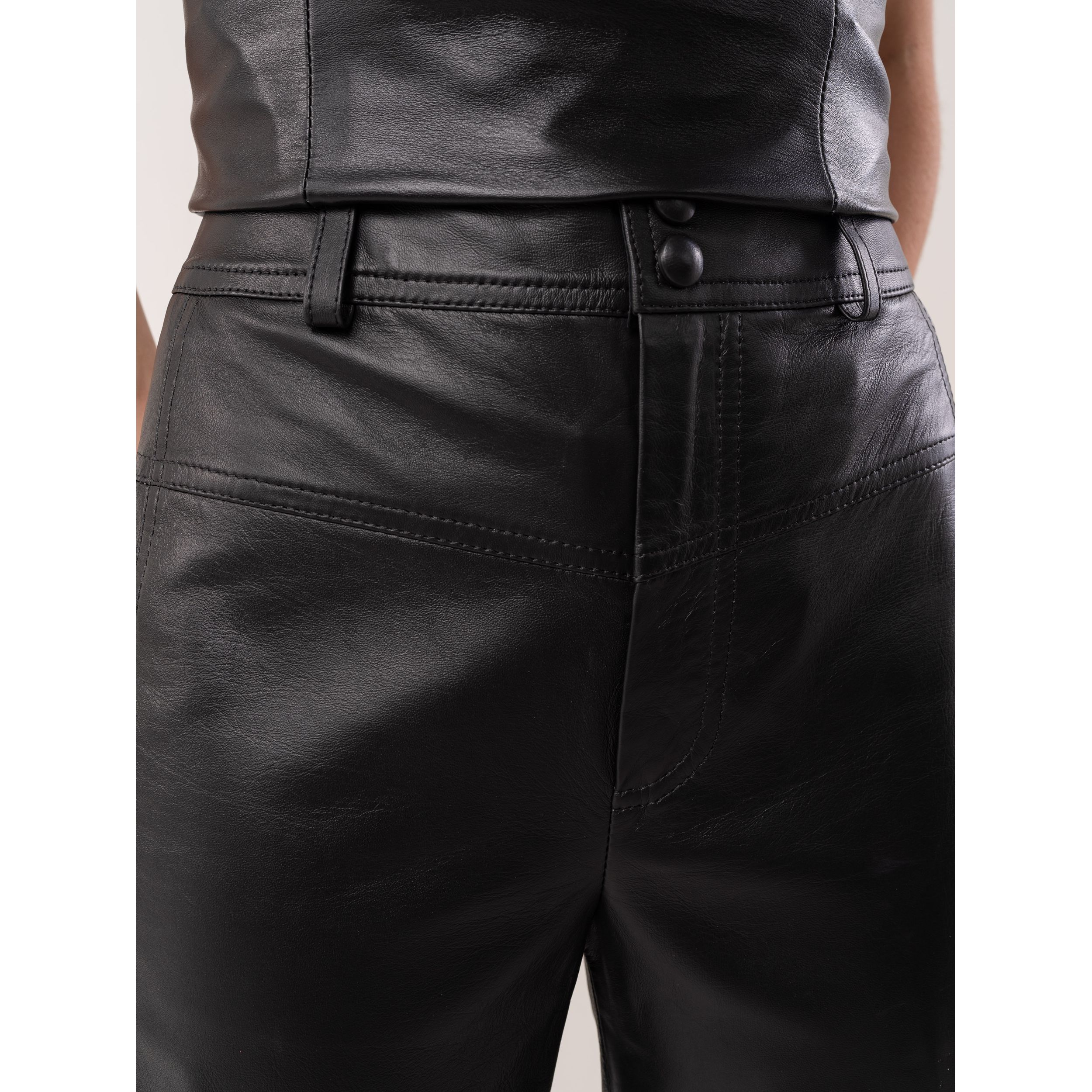 Calça Cenoura Botões Barra 