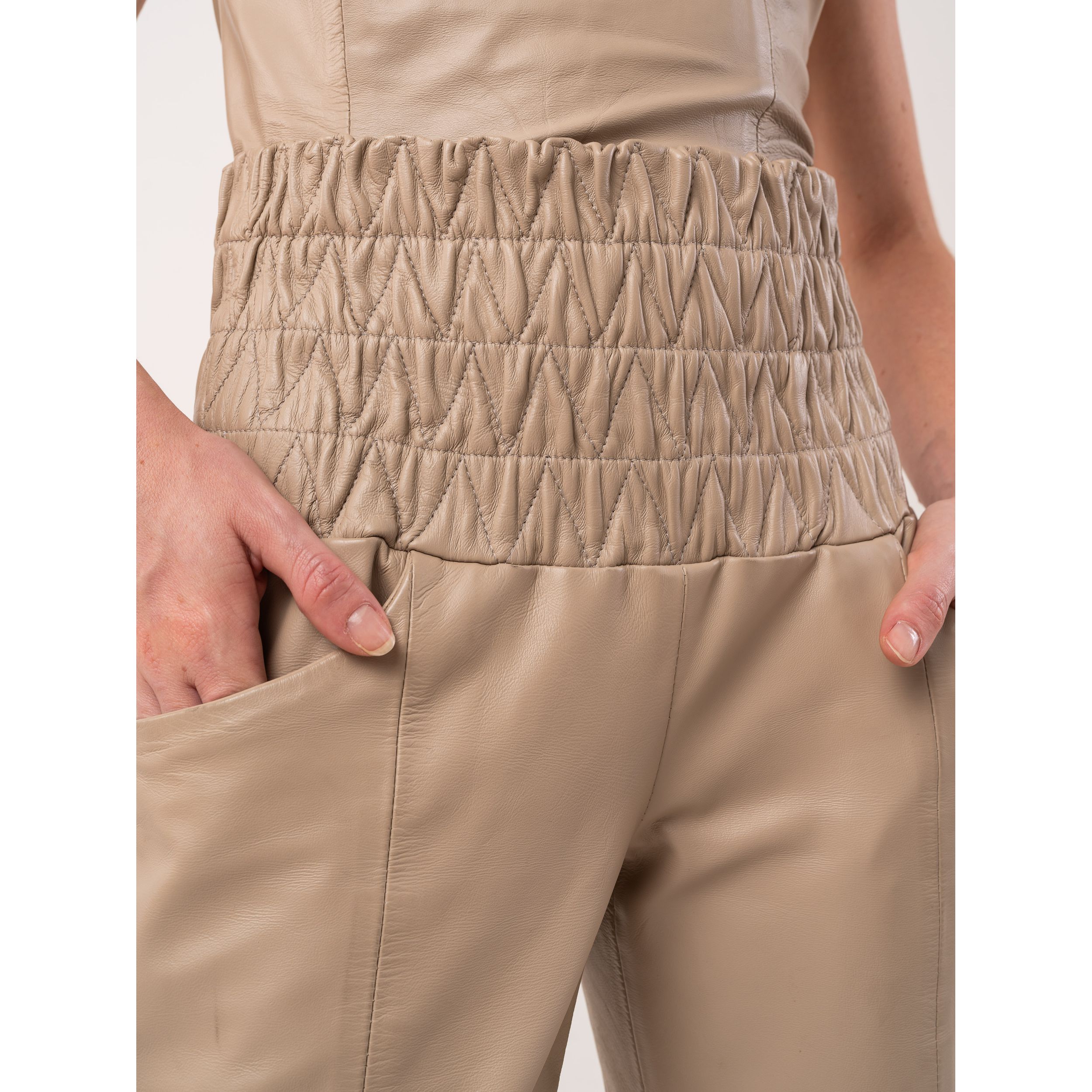 Calça Elástico Cós Largo Pespontado 