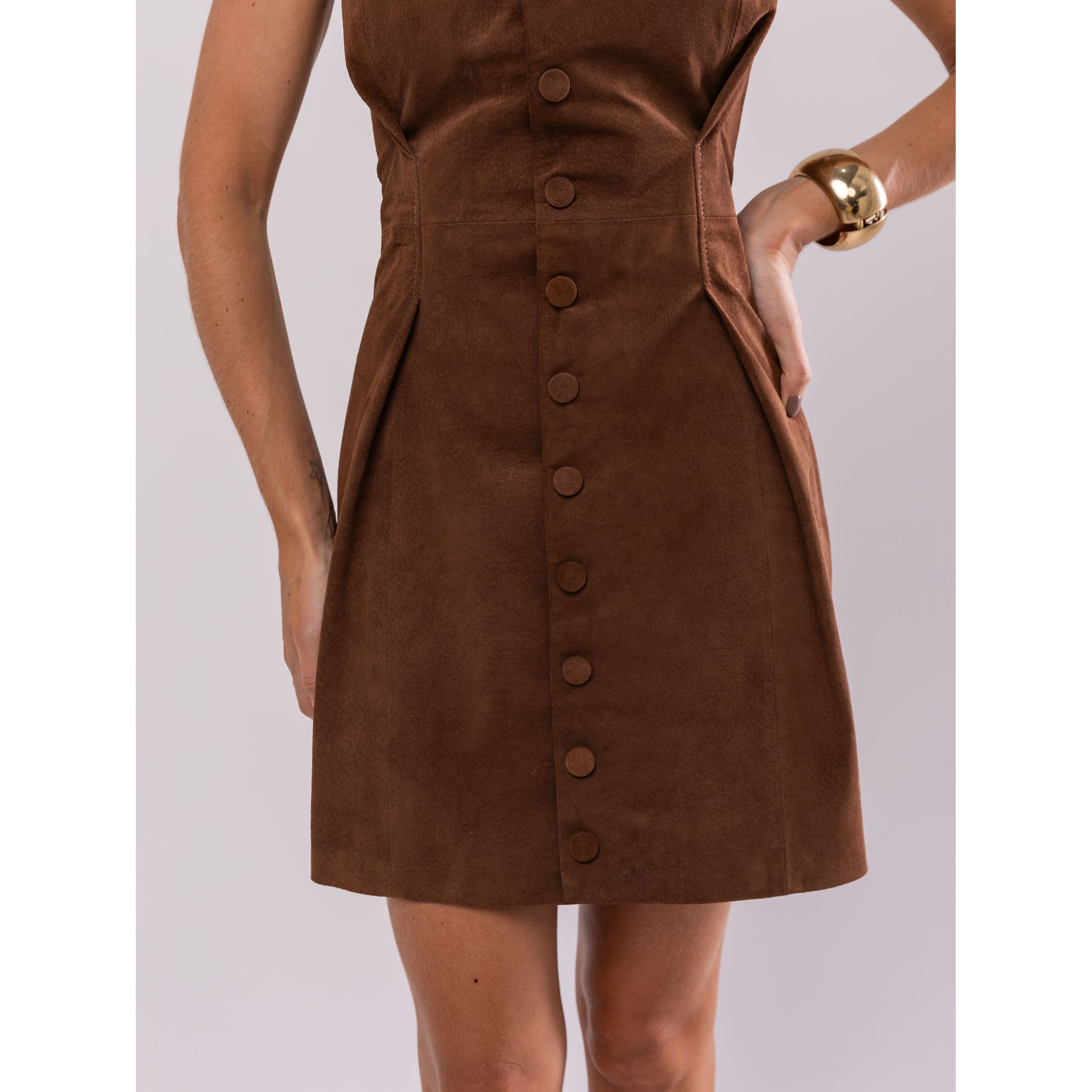 Vestido botões frontais camurça