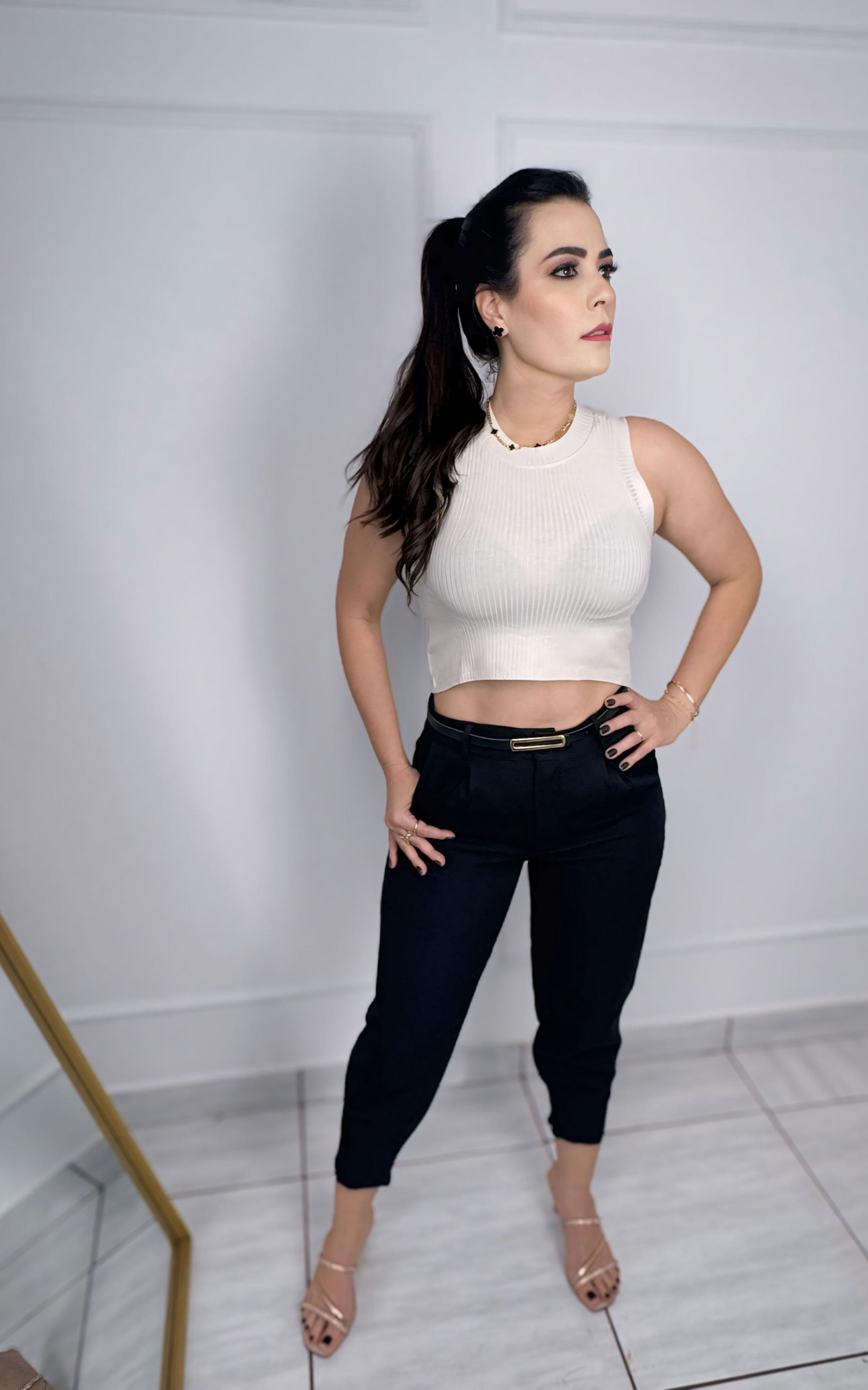 Calça Alfaiataria Preta Feminina com Detalhes em P... - GIOVANA MODAS