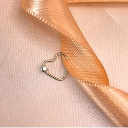 Pircing em Prata - Modelo Coração com 1 Pedra / D... - Almeida Prada