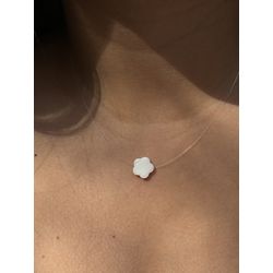 Colar Fio Nylon Trevo Madrepérola - LBR55 - ANA B ACESSÓRIOS
