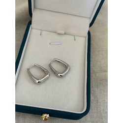 Brinco Argola Triangular Banhado a Ródio Branco -... - ANA B ACESSÓRIOS