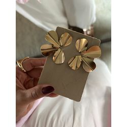 Brinco Flor Orgânico Ouro 18k - WBR147 - ANA B ACESSÓRIOS
