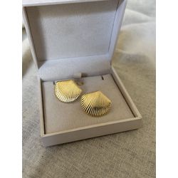 BRINCO CONCHA BANHADO A OURO - BR7668 - ANA B ACESSÓRIOS