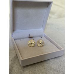 BRINCO ESPÍRITO SANTO CRAVEJADO BANHADO A OURO - ... - ANA B ACESSÓRIOS