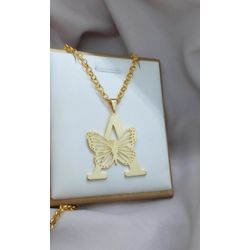 Colar Inicial Com Detalhe De Borboleta Banhado a O... - A S JOIAS E SEMIJOIAS