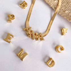 Pingente Letra Galeria Banhada a Ouro - 102 - A S JOIAS E SEMIJOIAS