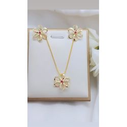 Conjunto Flor Com Detalhes Em Zircônias Banhado a ... - A S JOIAS E SEMIJOIAS