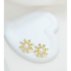 Brinco Flor Com Pérola Banhado a Ouro - 999.6.7 - A S JOIAS E SEMIJOIAS