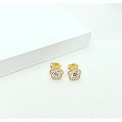 Brinco Flor Pequeno Cravejado em Zircônias Banhado... - A S JOIAS E SEMIJOIAS
