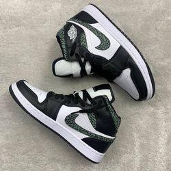 Tênis Air Jordan 1 Mid SE - Panda Elephant - Preto... - GOAT SPORTS