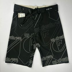 Bermuda Surf Quiksilver com escrita preta e branca - Atacado das Tailandesas