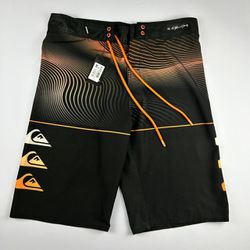 Bermuda Surf Quiksilver laranja e preta - Atacado das Tailandesas
