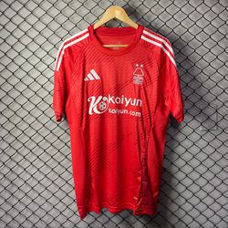 Camisa Nottingham Forest 24/25 Home Fan Lisa - Atacado das Tailandesas