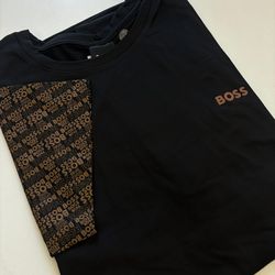 Camisa Peruana Boss Preta Escrita Na Manga - Atacado das Tailandesas